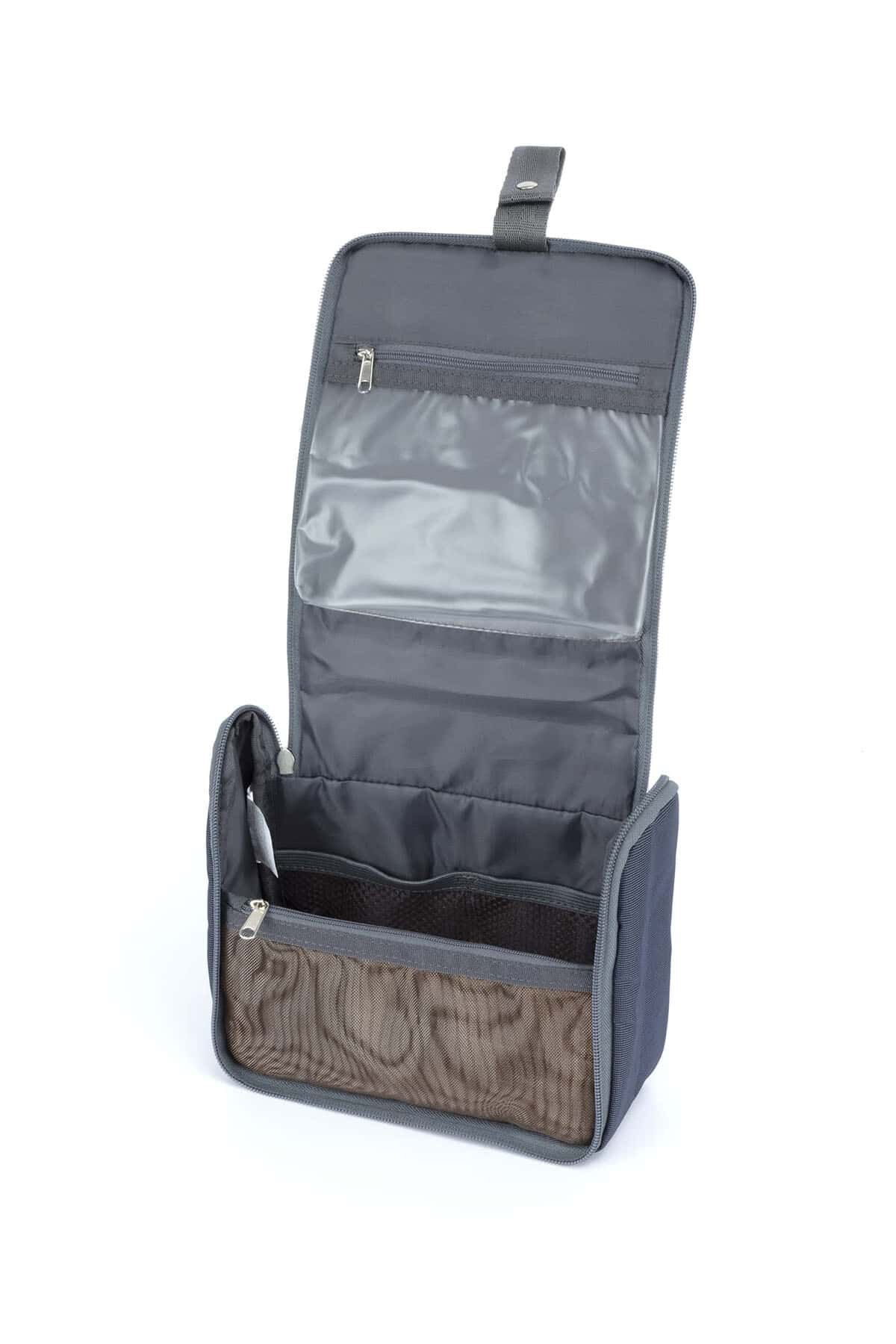 AT ACCESSORIES TOILETRY KIT